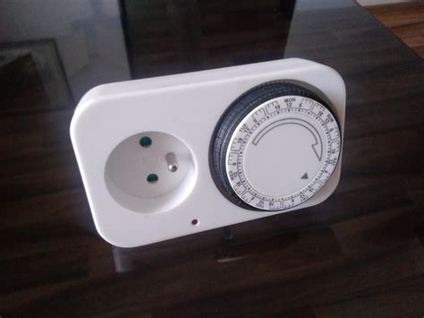 Ilustrácia zobrazujúca hodiny a časovač