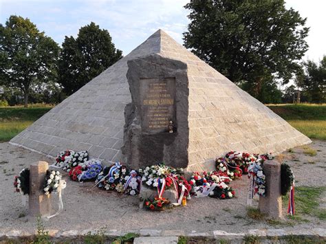 Mohyla na mieste pádu lietadla M. R. Štefánika