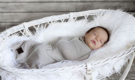 Bábätko stavia kocky