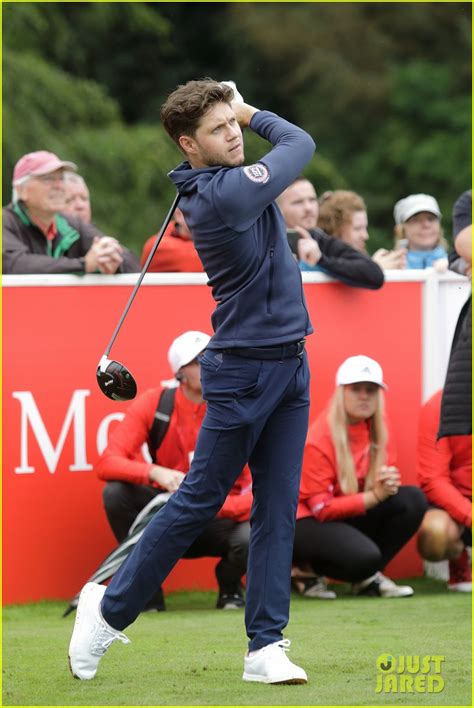 Niall Horan hrá golf