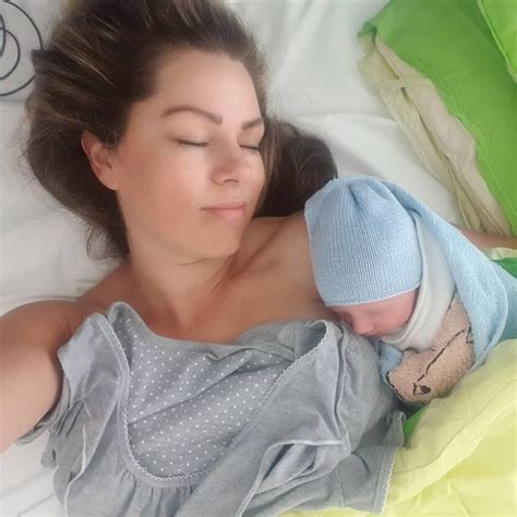 Fotografia čerstvej mamičky Kristíny Farkašovej s dvojičkami