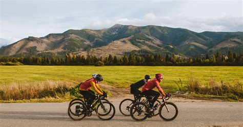 Ilustračné foto rodiny na bicykloch