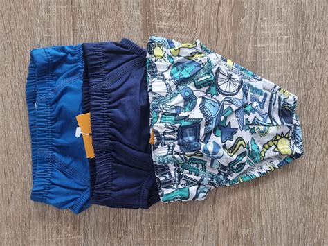 Rozkošné detské oblečenie rôznych farieb a motívov