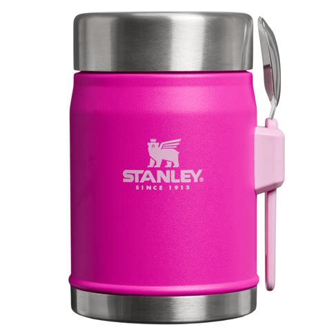 Dieťa s lyžičkou a vidličkou