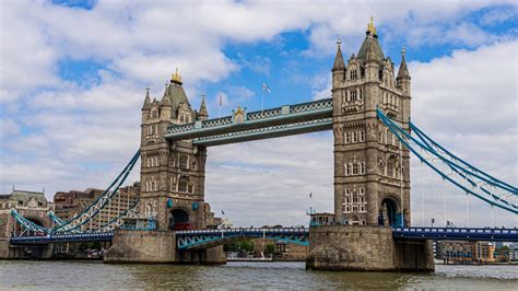Tower Bridge cez rieku Temžu