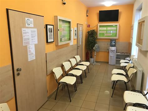 Fotografia interiéru kliniky duševného zdravia s príjemnou atmosférou