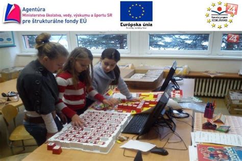 Deti pracujú s robotom a včielkou