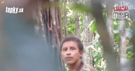 Domorodý kmeň v pralese