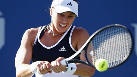 Martina Hingisová s trofejou Wimbledonu