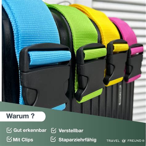 Detailné zábery na popruhy na kočík a kľúčenku