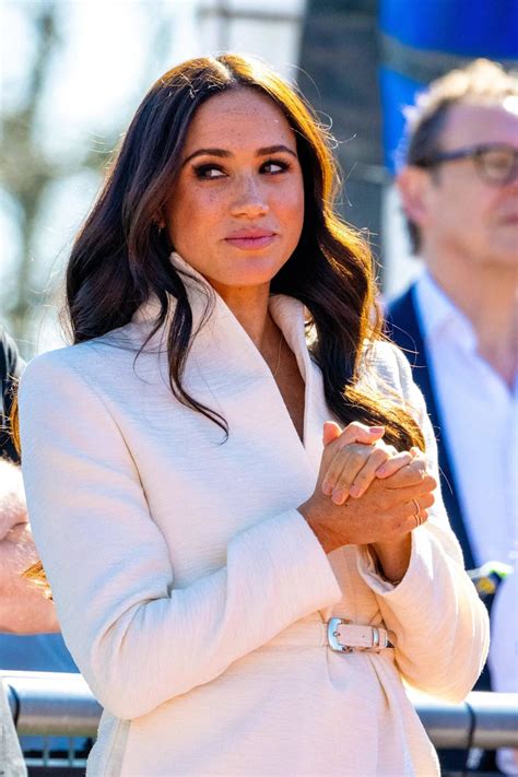 Meghan Markle s rastúcim bruškom