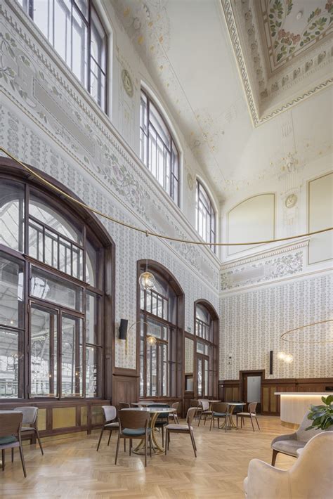 interiér pôrodnej sály s pomôckami