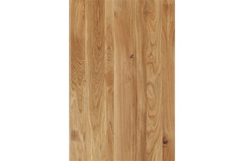 Dubové drevo s prirodzenou textúrou