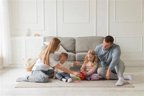 Schéma porovnávajúca výlučnú, striedavú a spoločnú osobnú starostlivosť