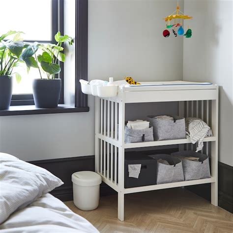 Úložné priestory na prebaľovacom pulte