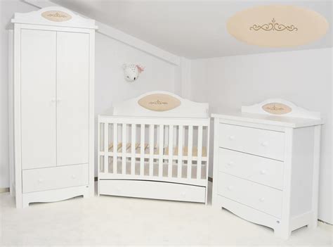 Detská zostava: postieľka, komoda s prebaľovacím pultom, skriňa