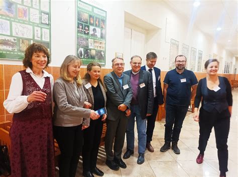 Portrét Katky Mečiarovej alebo skupinová fotografia