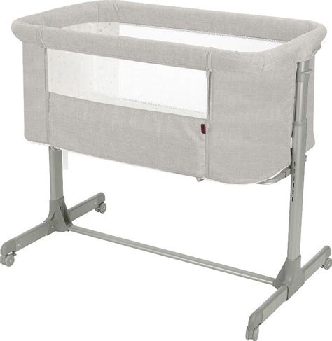 Detská prístavná postieľka pripojená k rodičovskej posteli