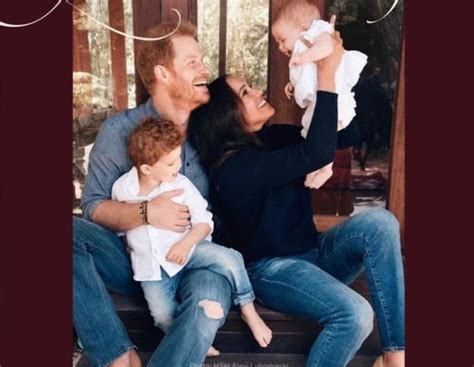 Deti princa Harryho a Meghan Markle hľadajú veľkonočné vajíčka