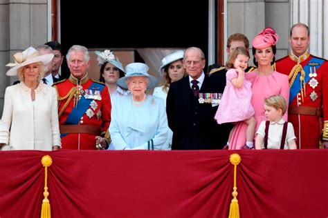 Britská kráľovská rodina na veľkonočnej bohoslužbe