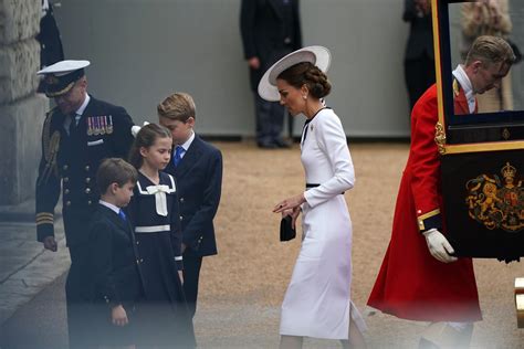 Princezná Kate s rodinou po liečbe