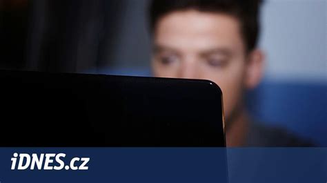 Muž a počítač