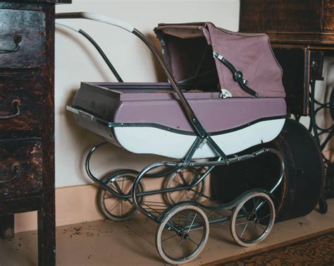 Detailné zábery na retro kočík značky Liberta