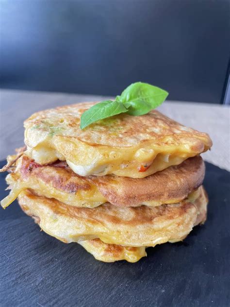 Slané lievance so syrom halloumi a zeleninou