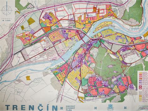 Mapa mesta Trenčín s vyznačenými farsými kostolmi