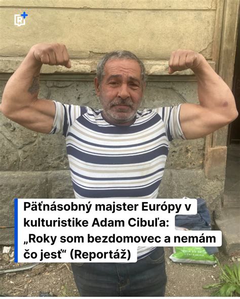 Adam Cibuľa ako bezdomovec pred polorozpadnutou budovou