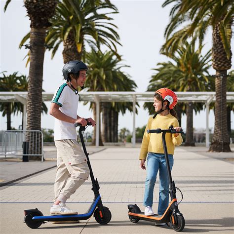 Detská elektrokolobežka Segway-Ninebot ZING v dvoch farebných variantoch