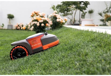 Robotická kosačka Navimow H1500E pracujúca na trávniku