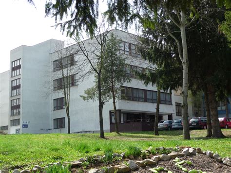 Graf porovnania cien prenájmu komerčných priestorov v Považskej Bystrici podľa lokality