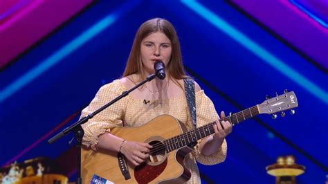 Fotografia Šimona Švidraňa s gitarou