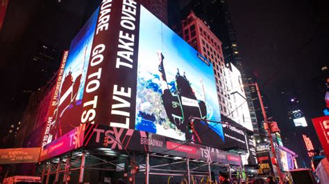 Billboard Simony Hegerovej na Times Square