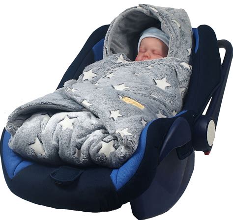 Španielska deka upravená ako vak do autosedačky