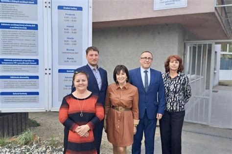 žena a partner pri psychickej podpore