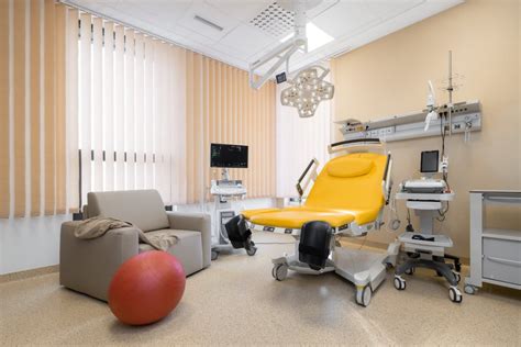 Interiér pôrodnej sály v Nemocnici Bory