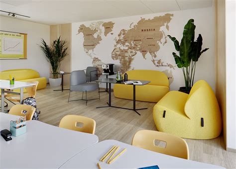 Ilustrácia modernej triedy s flexibilným usporiadaním