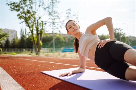 Infografika s odporúčanými cvikmi na posilnenie panvového dna počas tehotenstva