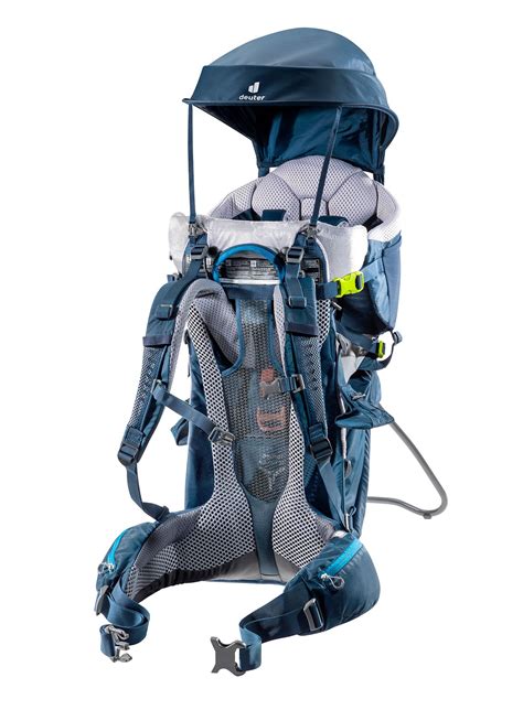 Detský turistický nosič Deuter s dieťaťom v prírode
