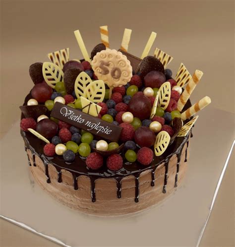 Zdobenie torty ovocím