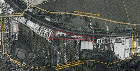 Mapa Devínskej Novej Vsi s vyznačenou železničnou traťou