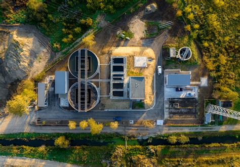 ilustrácia ohrievania detského príkrmu vo vodnom kúpeli