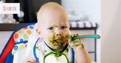 Dieťa ochutnáva prvý príkrm