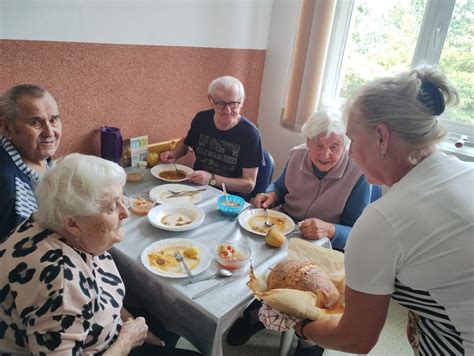 rodina pri spoločnej práci