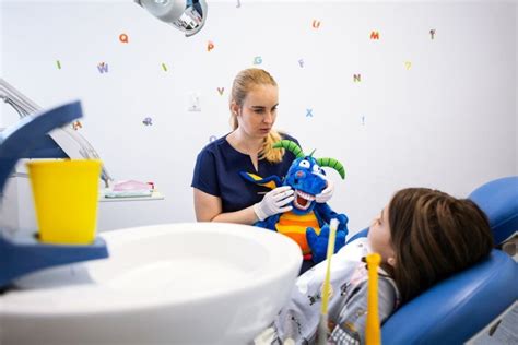 Ilustrácia návštevy detského stomatológa