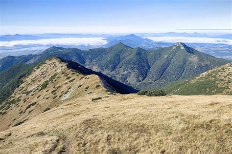 Skalnaté vrcholy Tlstej a Ostrej
