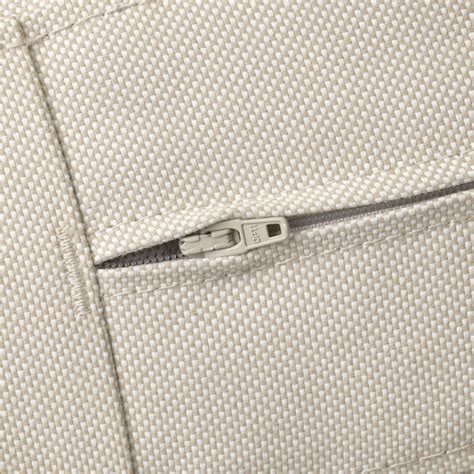 Detailný pohľad na zips na vankúši