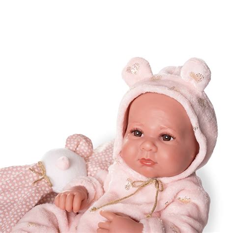 Roztomilé dieťatko v mäkkom velúrovom overale